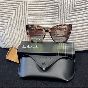 Diff Becky II Himalayan Tortoise Shell Mirror Polarized Sunglasses
